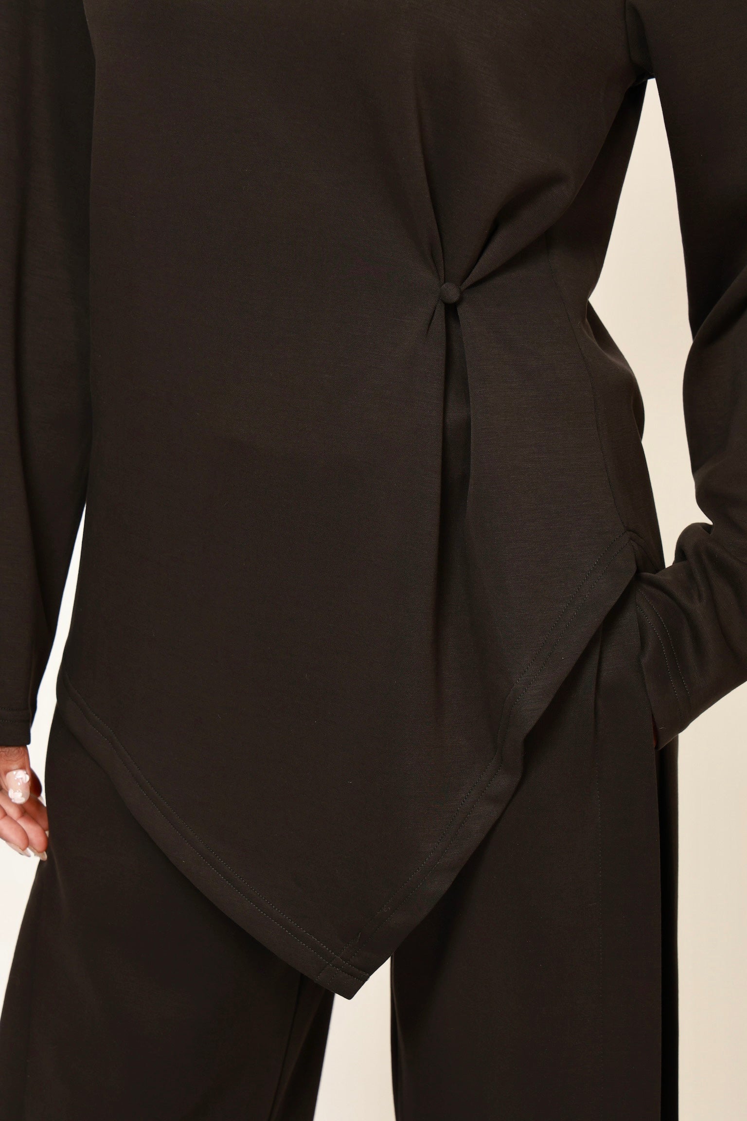Mara Asymmetrical Top Black (PREORDER)